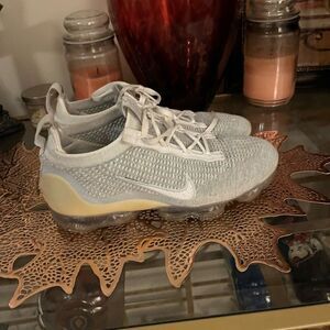 - Vapor max size 9